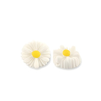 Daisy White Resin Flower Beads 8 mm – Pack of 10